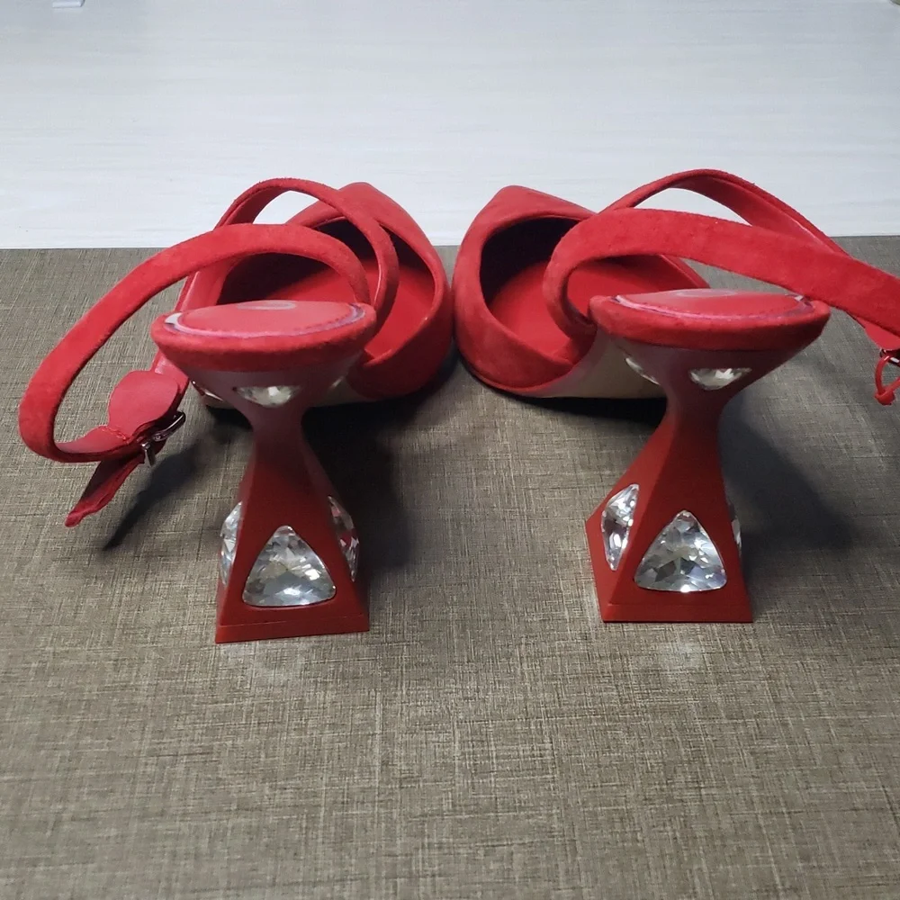 Gianni Bini Tallia Red Suede Asymmetrical Jewel Embellished Pumps SZ 6.5 NEW‎
